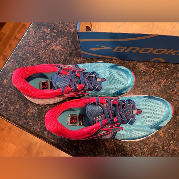 NWT Brooks Ravenna 6 Running Shoes - Size 9 - Capri/Celestial/Diva Pink - Picture 3 of 6
